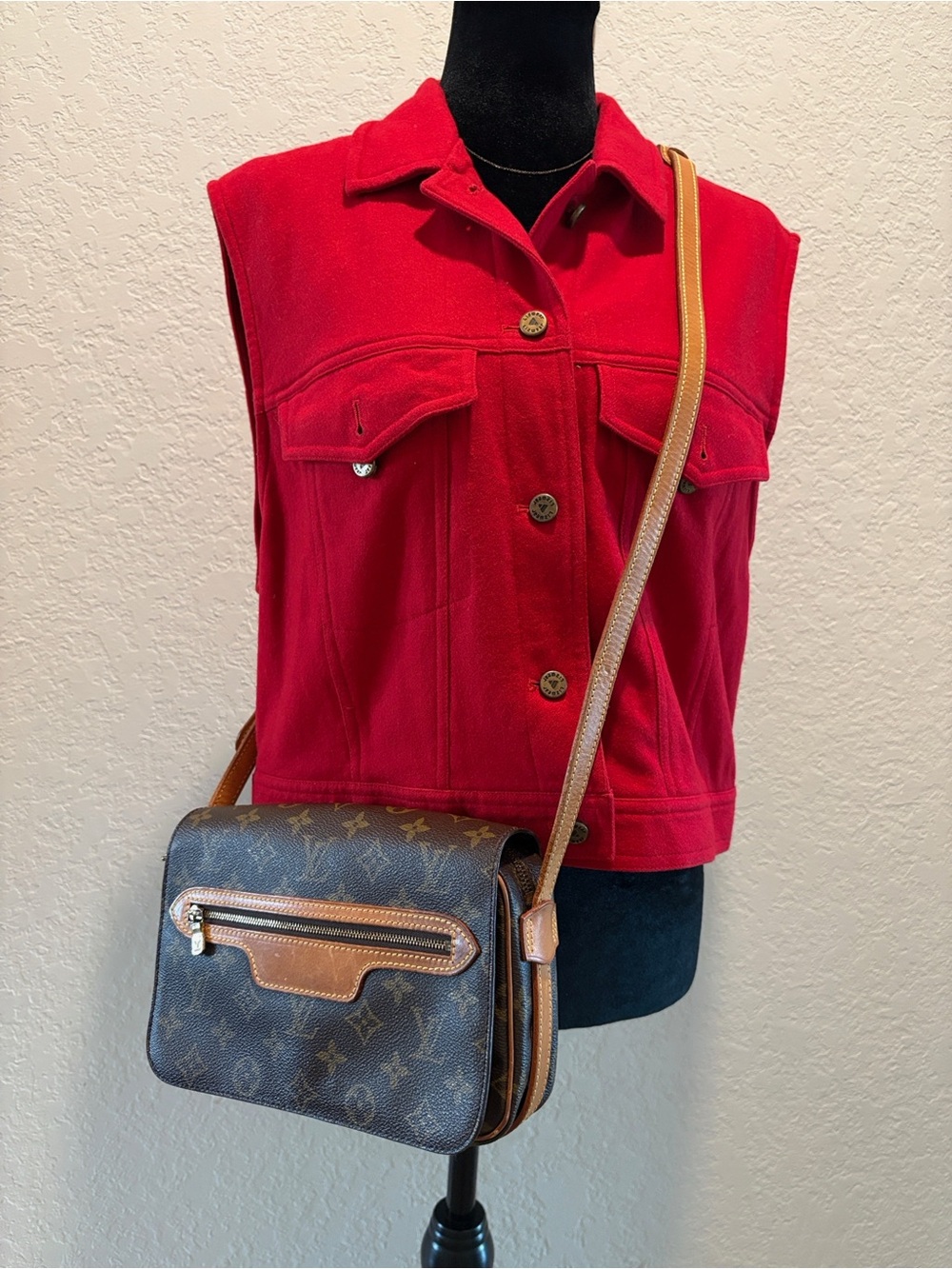 Louis Vuitton Monogram Saint
Germain 24 Crossbody Bag - Picture 14 of 14